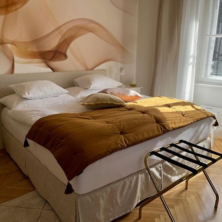 Golden Flat By Grazrentals With Parkview - Brandnew & Free Parking Bagian luar foto