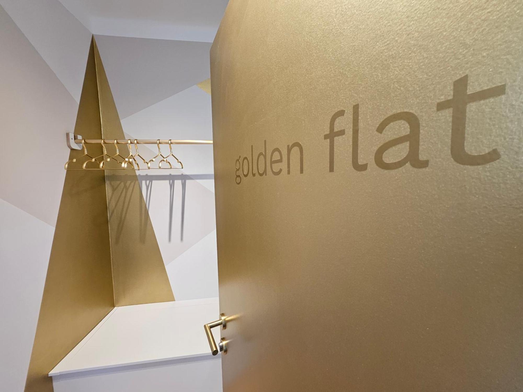 Golden Flat By Grazrentals With Parkview - Brandnew & Free Parking Bagian luar foto